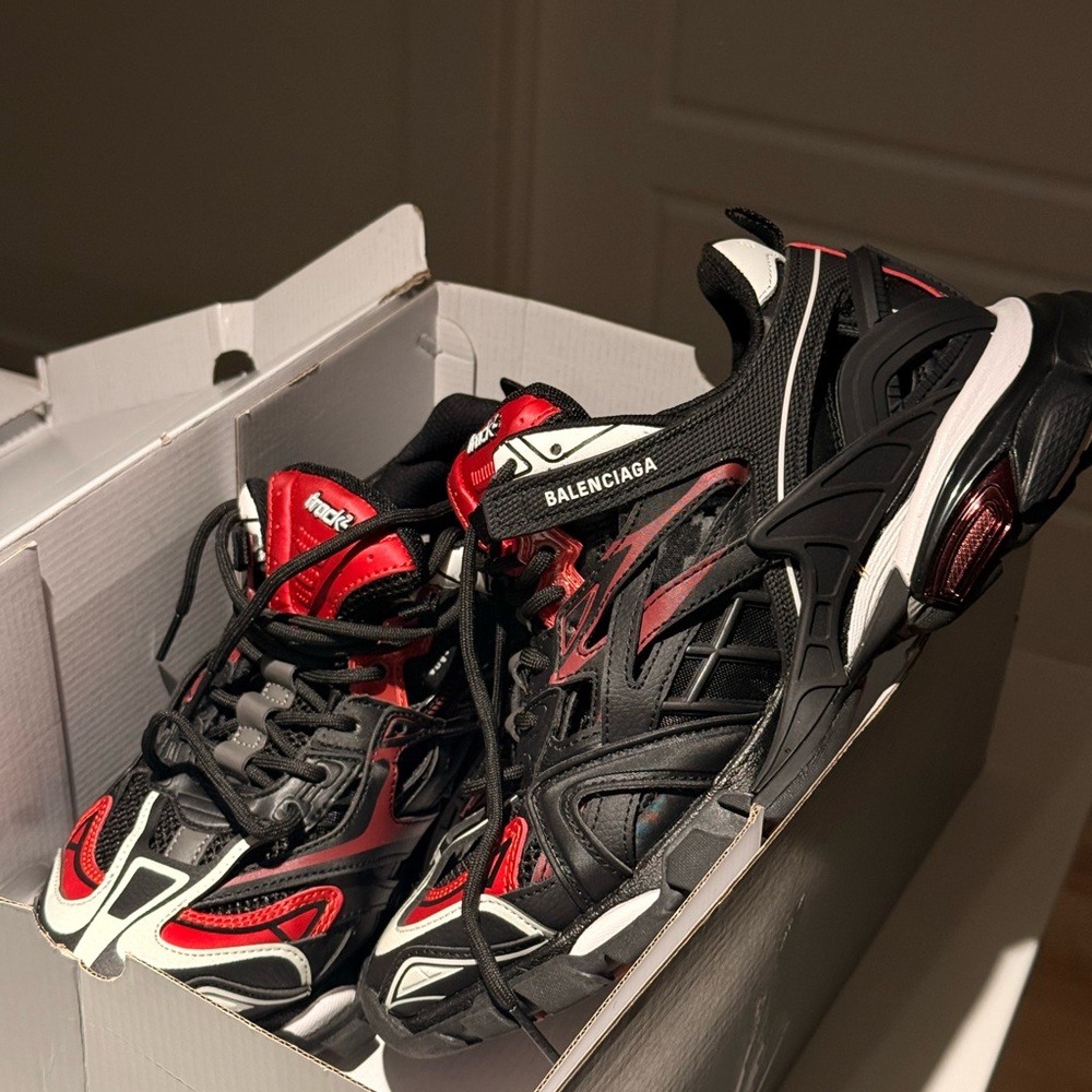 Balenciaga Men's Red and Black Athletic Shoes size 9 - Picture 3 of 7